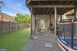 8561 Wyngate Manor Ct, Alexandria, VA 22309 - Photo 4