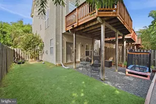 8561 Wyngate Manor Ct, Alexandria, VA 22309 - Photo 6