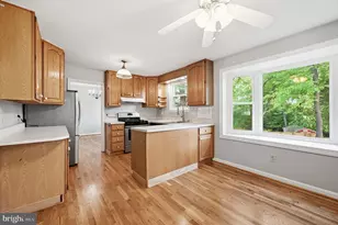 8608 Parliament Dr, Springfield, VA 22151 - Photo 14