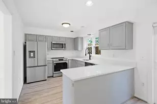 9364 Peter Roy Ct, Burke, VA 22015 - Photo 8