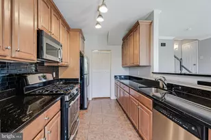 13034 Cabin Creek Rd, Herndon, VA 20171 - Photo 12