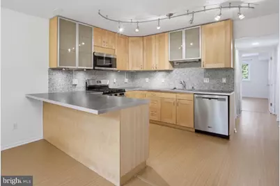 1657 Parkcrest Circle #201, Reston, VA 20190 - Photo 4