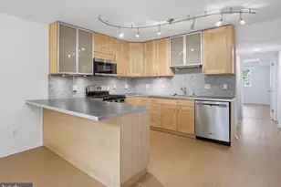 1657 Parkcrest Cir, Reston, VA 20190 - Photo 4