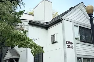2318 Hunters Run Dr, Reston, VA 20191 - Photo 2