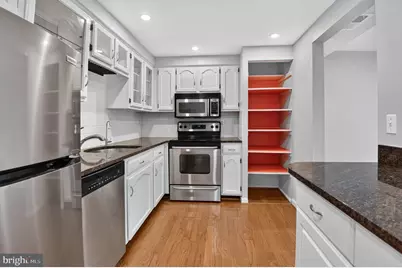 7621 Tremayne Place #307, McLean, VA 22102 - Photo 2