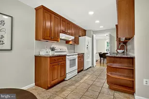 8227 Goldstream Ct, Vienna, VA 22182 - Photo 8