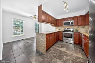 4867 Carriagepark Rd, Fairfax, VA 22032 - Photo 6