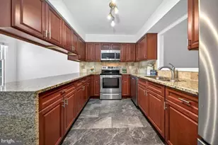 4867 Carriagepark Rd, Fairfax, VA 22032 - Photo 4