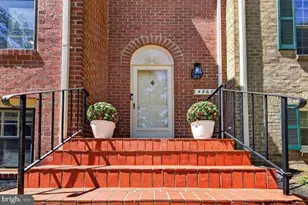 4867 Carriagepark Rd, Fairfax, VA 22032 - Photo 2