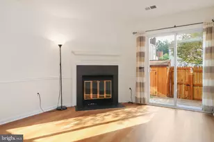 13893 Oyster Point Ct, Chantilly, VA 20151 - Photo 4