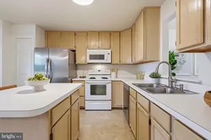 7708 Baird Ct, Lorton, VA 22079 - Photo 12