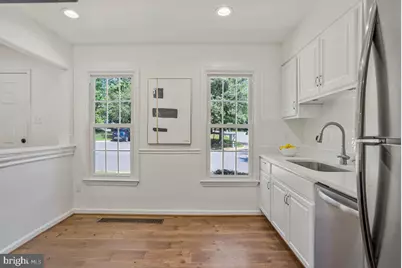 7821 Groveland Square, Springfield, VA 22153 - Photo 8
