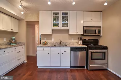 1650 Parkcrest Circle #300, Reston, VA 20190 - Photo 6