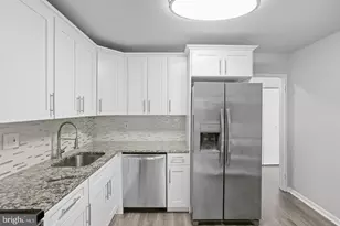 9728 Kingsbridge Dr, Fairfax, VA 22031 - Photo 8