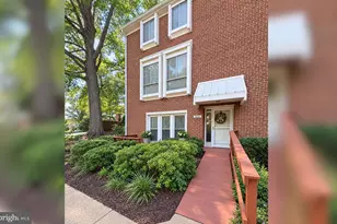 3674 Persimmon Cir, Fairfax, VA 22031 - Photo 2