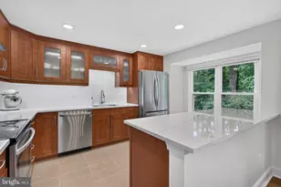 6636 Greenleigh Ln, Alexandria, VA 22315 - Photo 6