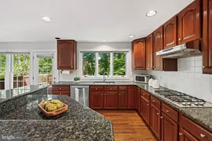 8609 Woodland Heights Ct, Alexandria, VA 22309 - Photo 16