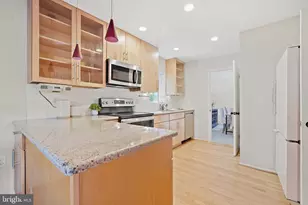2165 Cabots Point Ln, Reston, VA 20191 - Photo 16