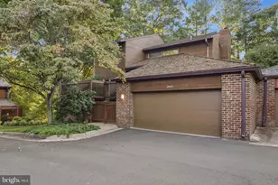 2165 Cabots Point Ln, Reston, VA 20191 - Photo 2