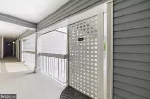 3175 Summit Square Dr, Oakton, VA 22124 - Photo 22