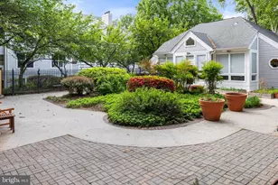 3175 Summit Square Dr, Oakton, VA 22124 - Photo 30