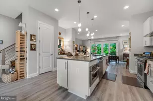 4489 Lateleaf Trl, Fairfax, VA 22030 - Photo 8