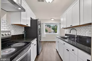 858 Dogwood Ct, Herndon, VA 20170 - Photo 6