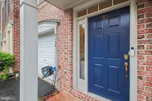 8139 Dove Cottage Ct, Lorton, VA 22079 - Photo 4
