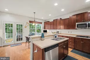 8139 Dove Cottage Ct, Lorton, VA 22079 - Photo 10