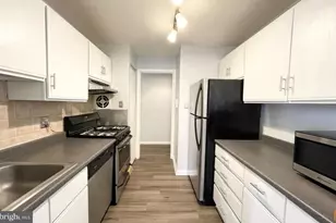 1935 Wilson Ln, McLean, VA 22102 - Photo 6