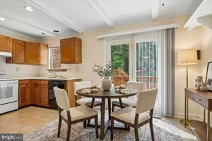 5834 Waterdale Ct, Centreville, VA 20121 - Photo 8