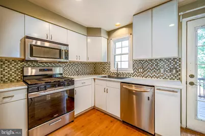 7804 Colonial Springs Boulevard, Alexandria, VA 22306 - Photo 10