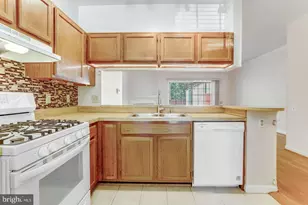 7170 Westfield Ct, Alexandria, VA 22306 - Photo 6