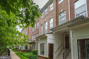 12442 Liberty Bridge Rd, Fairfax, VA 22033 - Photo 2