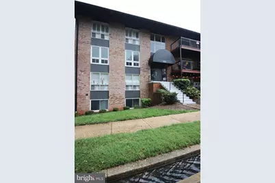212 Locust Street SE #106, Vienna, VA 22180 - Photo 1