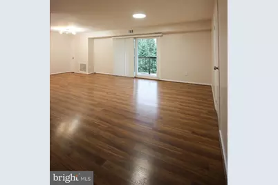 212 Locust Street SE #106, Vienna, VA 22180 - Photo 2