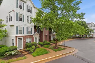 12753 Fair Crest Ct, Fairfax, VA 22033 - Photo 2