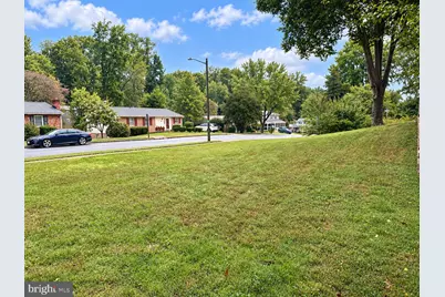 6914 Hadlow Drive, Springfield, VA 22152 - Photo 2