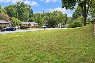 6914 Hadlow Dr, Springfield, VA 22152 - Photo 2