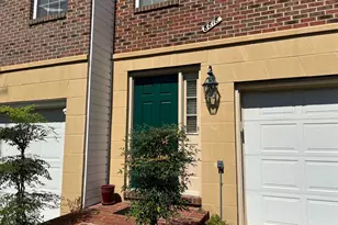 8818 Royal Doulton Ln, Fairfax, VA 22031 - Photo 2