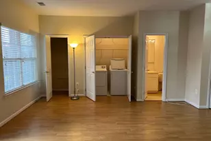 8818 Royal Doulton Ln, Fairfax, VA 22031 - Photo 10