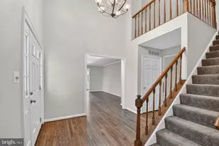 1302 Clayborne House Ct, McLean, VA 22101 - Photo 4