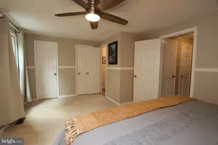9041 White Rose Ln, Fairfax, VA 22031 - Photo 12