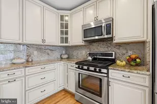 1986 Logan Manor Dr, Reston, VA 20190 - Photo 2