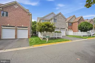 9183 Topaz St, Fairfax, VA 22031 - Photo 8