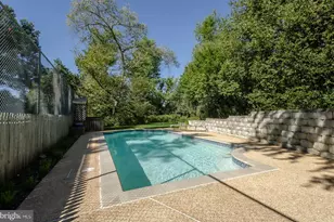 2101 Whiteoaks Dr, Alexandria, VA 22306 - Photo 10