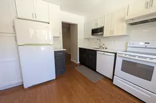 8241 Clifton Farm Ct, Alexandria, VA 22306 - Photo 4