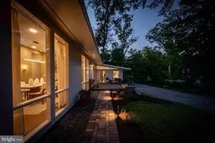 2400 Sherwood Hall Ln, Alexandria, VA 22306 - Photo 84