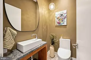 2400 Sherwood Hall Ln, Alexandria, VA 22306 - Photo 26