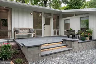 2400 Sherwood Hall Ln, Alexandria, VA 22306 - Photo 2